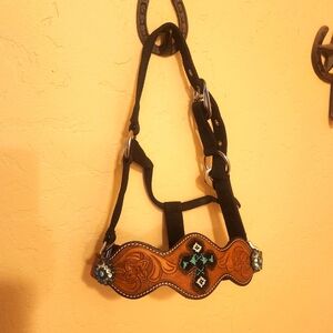 Bronc Halter, colt/pony size. Tooled leather & Bling. Never used.